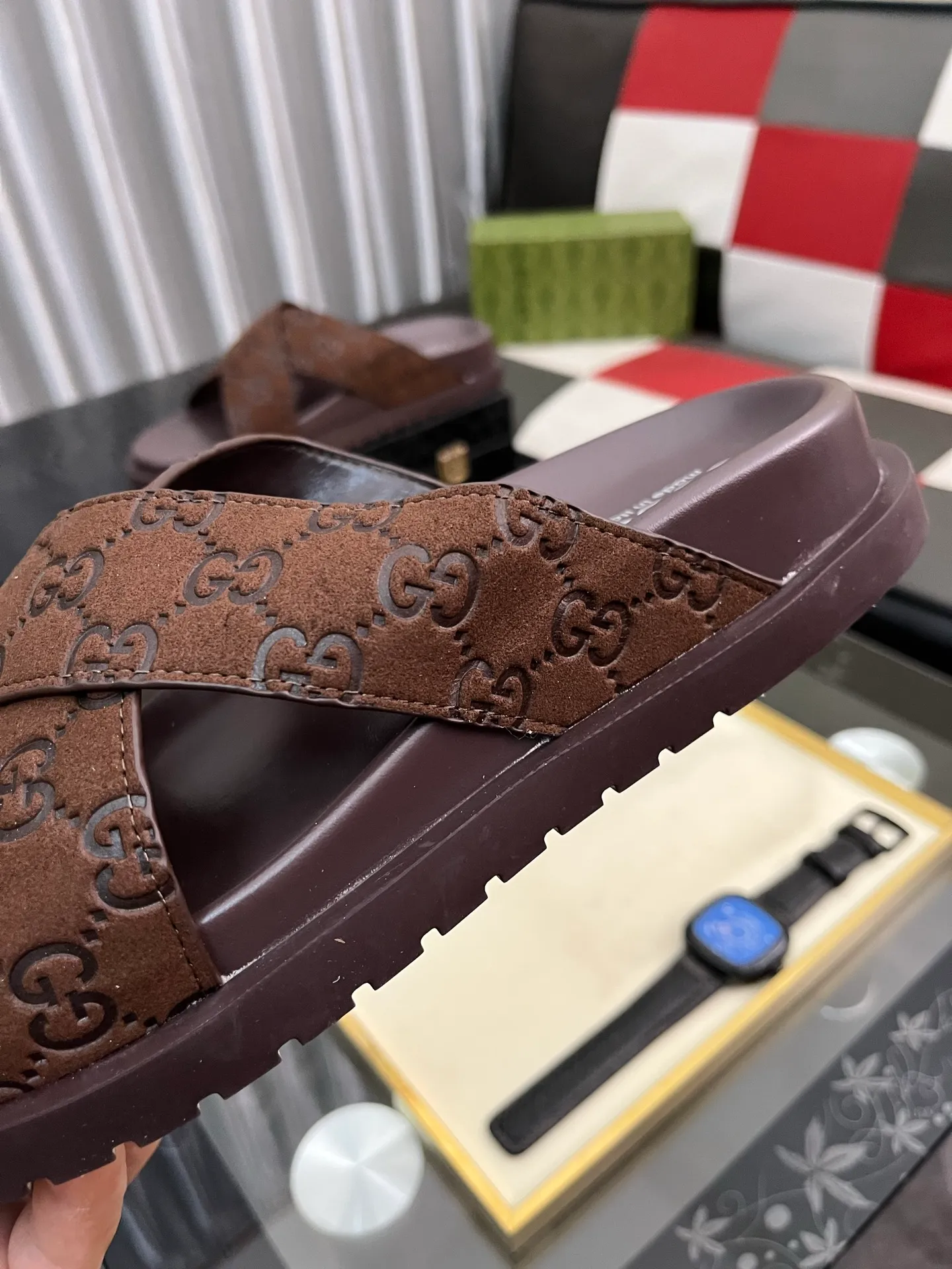 Men's shoes 💰320⌚️⌚️ (gucci-Gucci) New men's slippers, high-end boutique, made of cowhide, with exquisite embossed logo decoration on the upper, fine workmanship, super soft soles, casual, loose and comfortable, a must-have in summer! \nsize：38-44